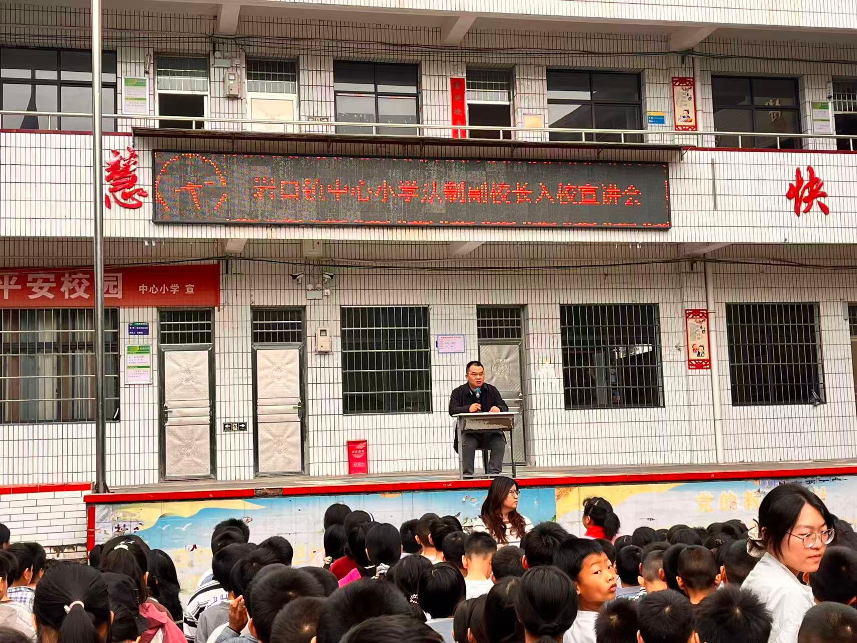 筑牢安全防线  厚植法治根基