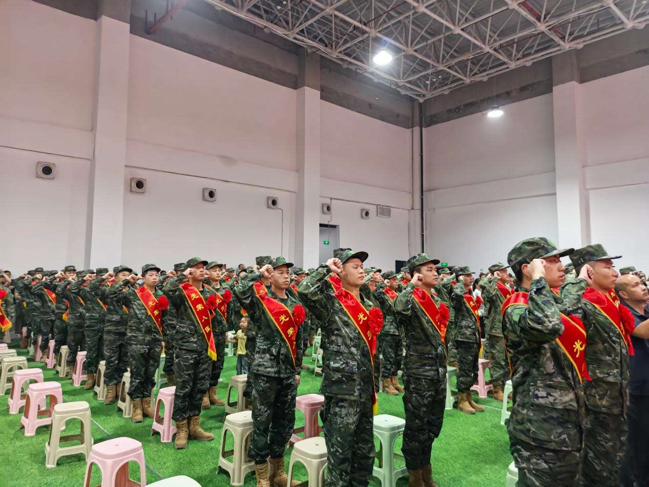 武冈市举行全民国防教育暨2026年下半年新兵欢送会