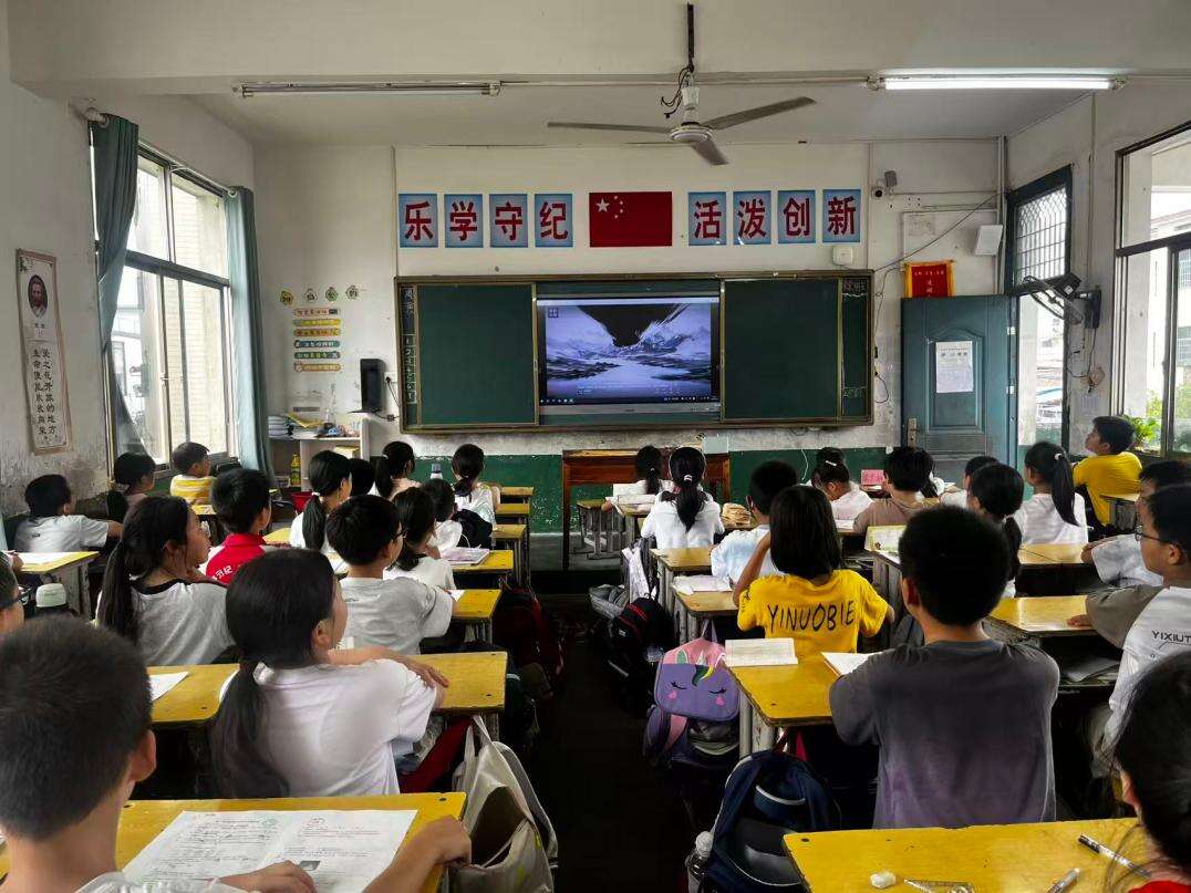 武冈市实验小学开展爱国主义教育活动