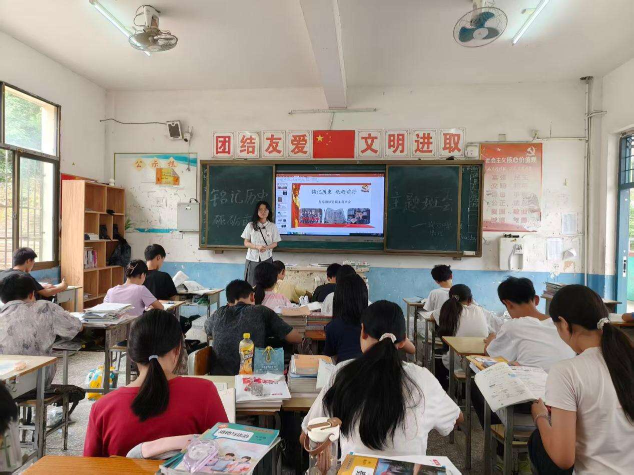 武冈市荆竹镇中学开展“铭记九一八 吾辈当自强” 爱国主义主题活动