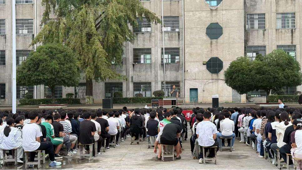 新宁县马头桥镇中心学校举行2026年秋季开学典礼
