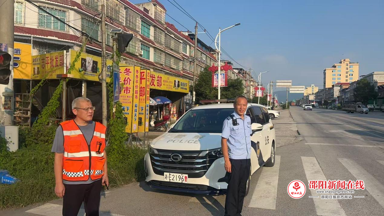 邵东市杨桥镇：劝导戴好“安全盔”，织密出行“防护网”