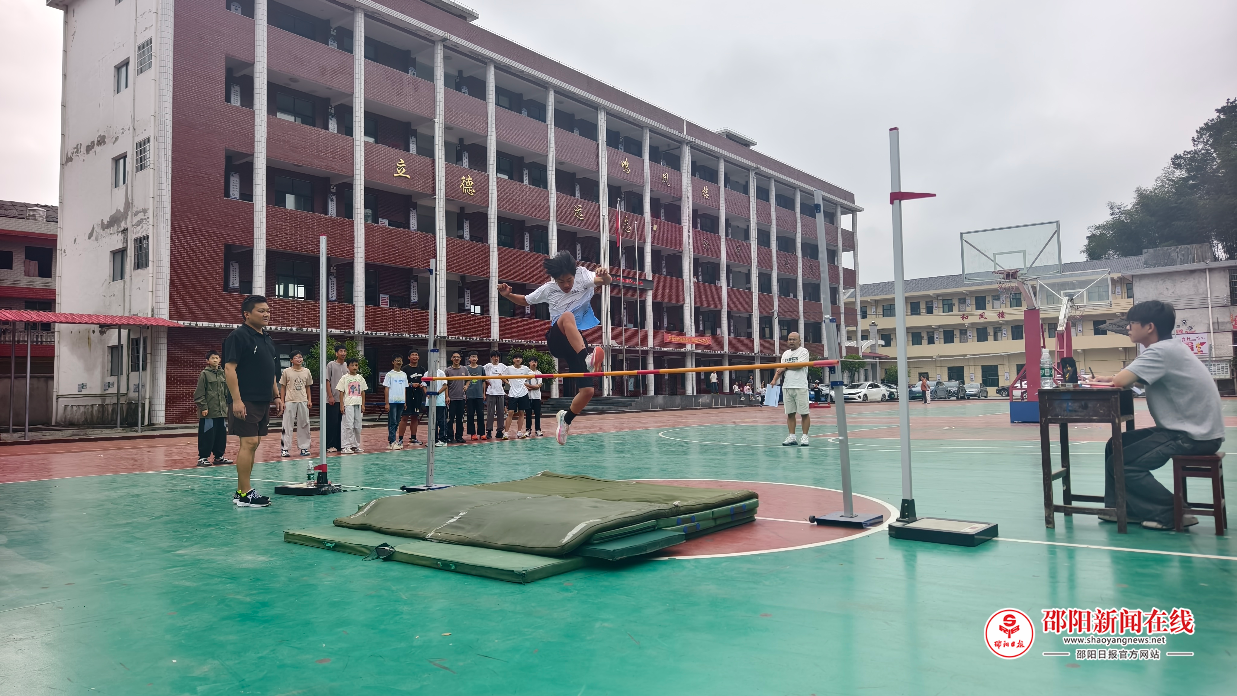 ​隆回县鸭田镇中心学校秋季田径运动会圆满举行
