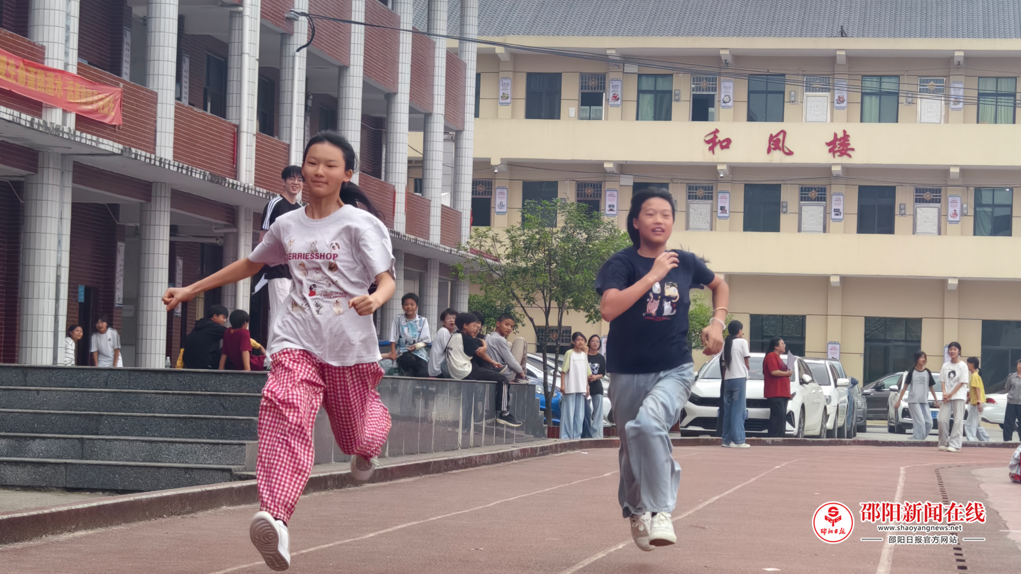 ​隆回县鸭田镇中心学校秋季田径运动会圆满举行