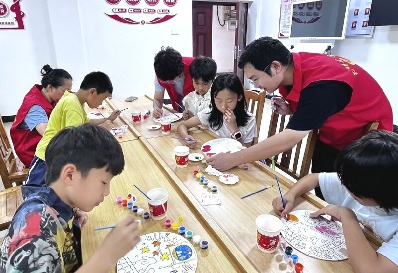 大祥区檀江街道开展“我们的节日・中秋” 主题手绘活动
