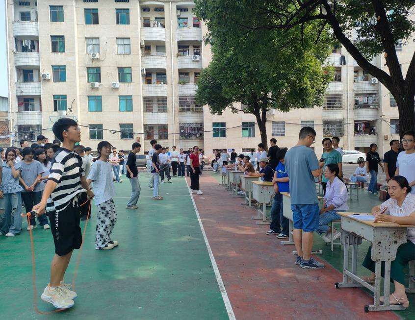 武冈三中开展2026年下学期成建制集体跳绳比赛