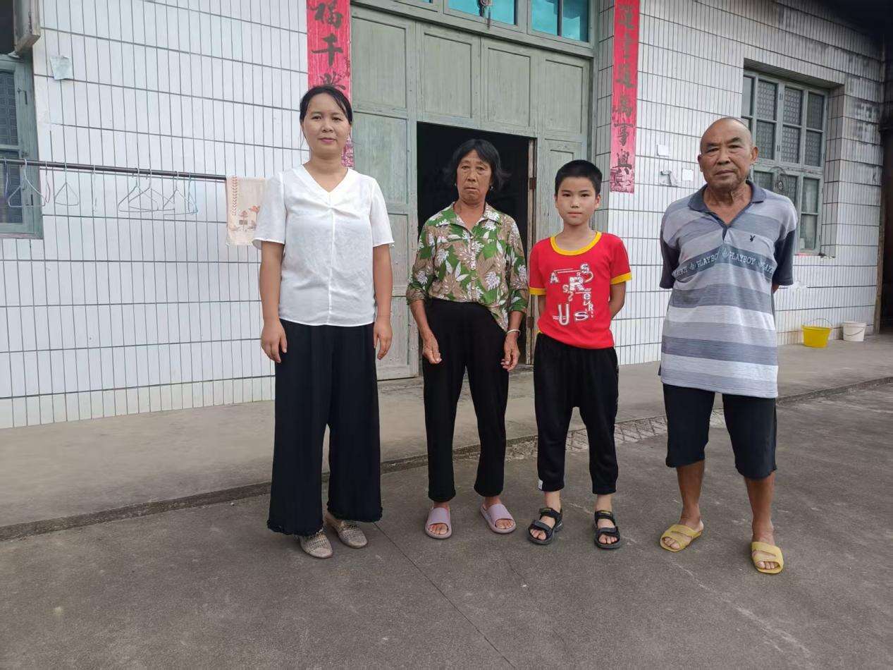 洞口县竹市镇民意完小开展国庆假前专项安全家访活动
