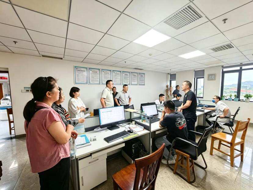 国庆坚守暖人心，安全巡查筑防线——新宁县中医医院党总支书记带队开展节日安全巡查与慰问活动