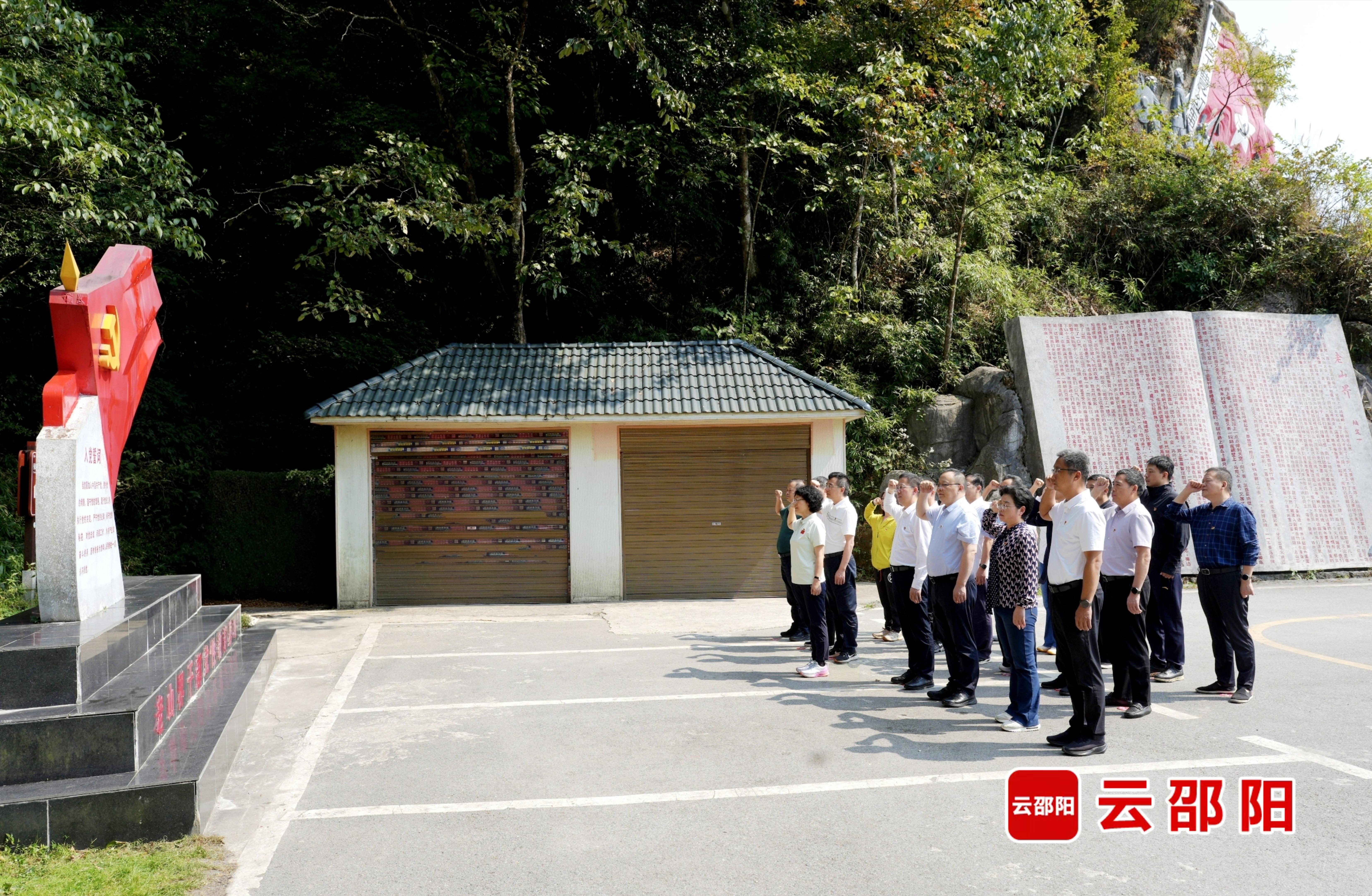十三届市委理论学习中心组开展第一次集体学习 以实干实绩奋力走好新时代长征路