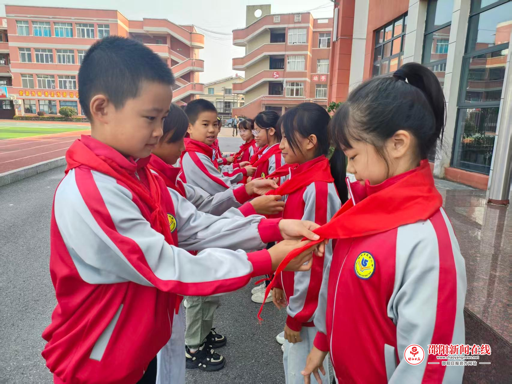 &nbsp;武冈市实验小学开展新队员入队仪式&nbsp;