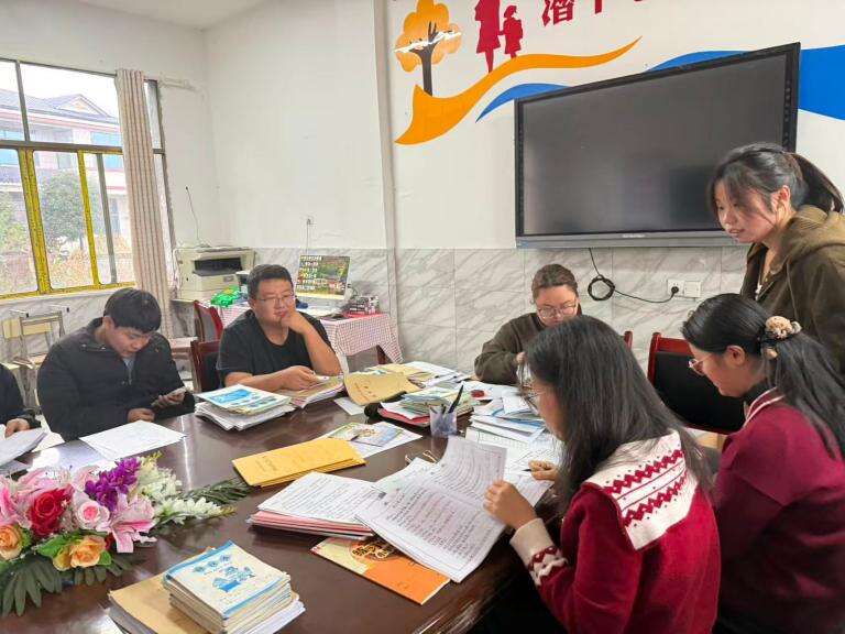 隆回县小沙江镇梅坪完全小学开展教学常规检查工作