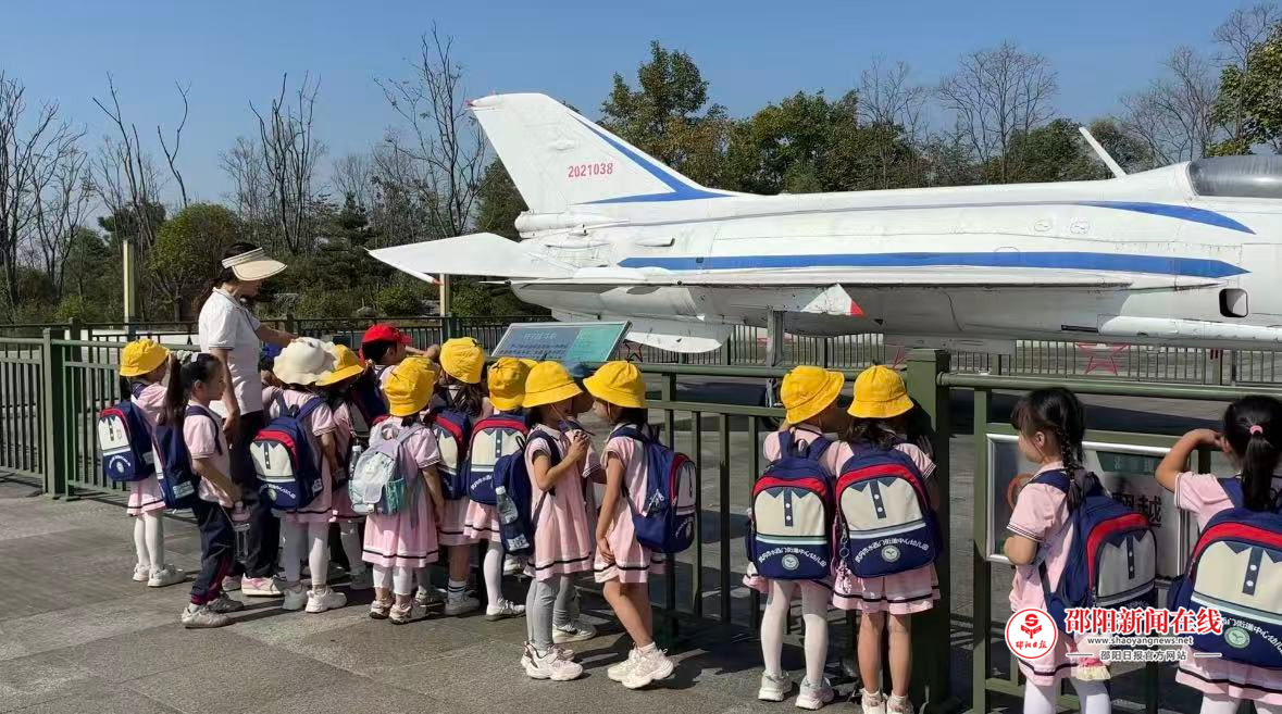 武冈市水西门街道中心幼儿园开展长征胜利九十周年主题教育系列活动