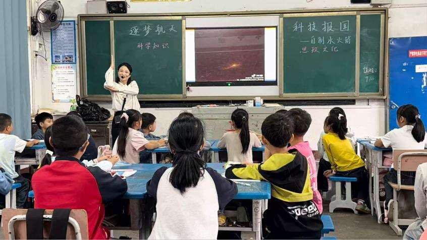洞口县文昌一小教师赴江口镇中心小学开展支教活动
