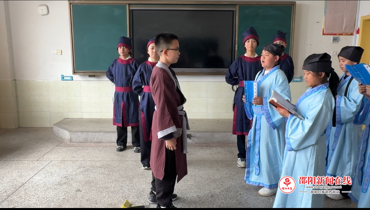武冈市第二中学初中部开展英语情景剧素养大赛校级初赛