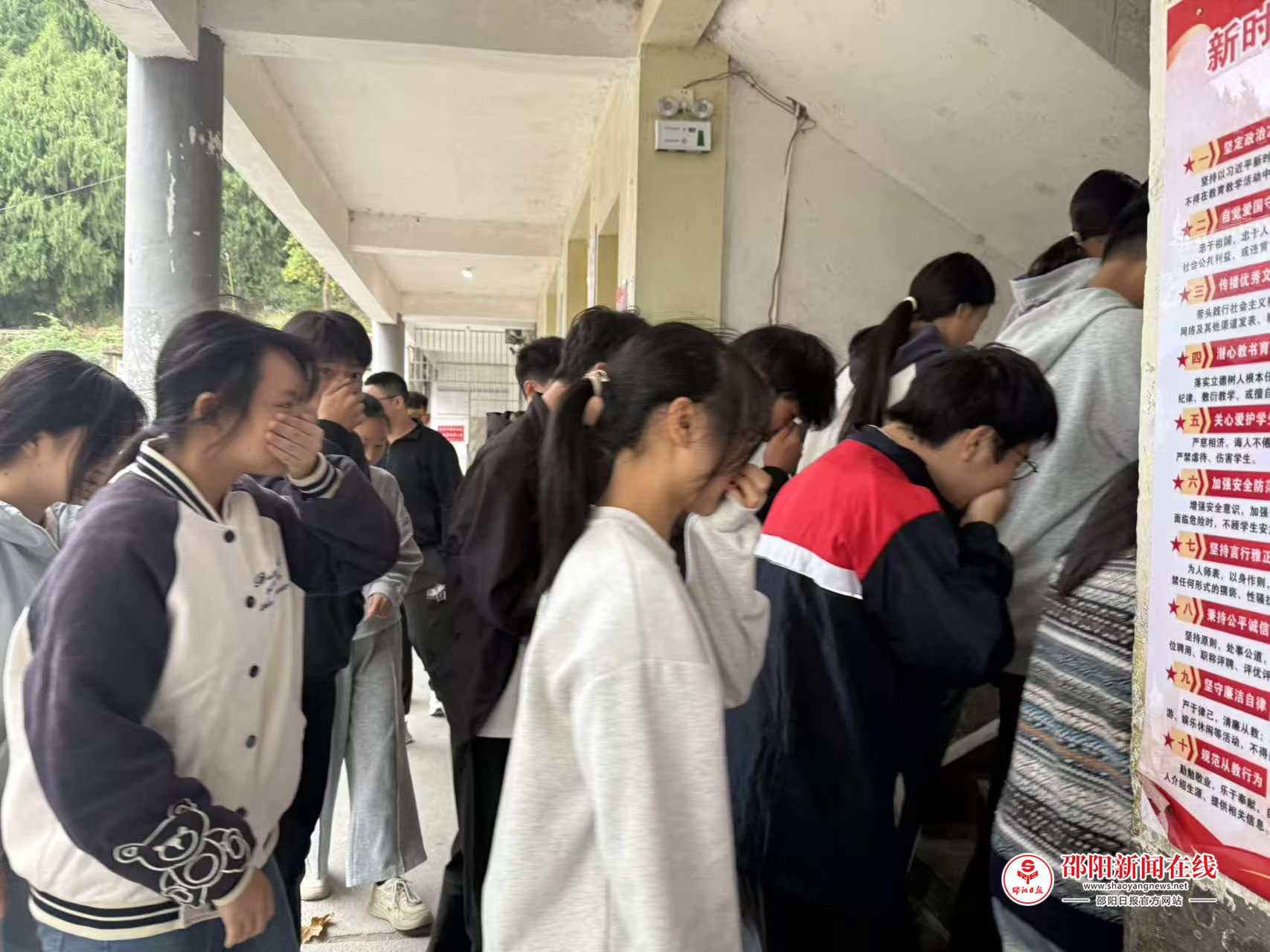 隆回县西洋江镇中心学校开展消防演练