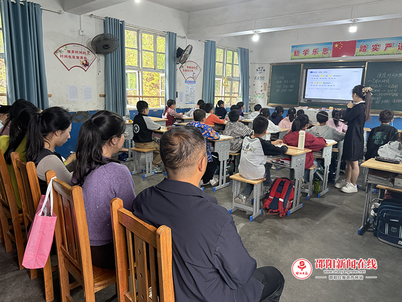隆回县荷田乡青龙小学开展校本研修活动