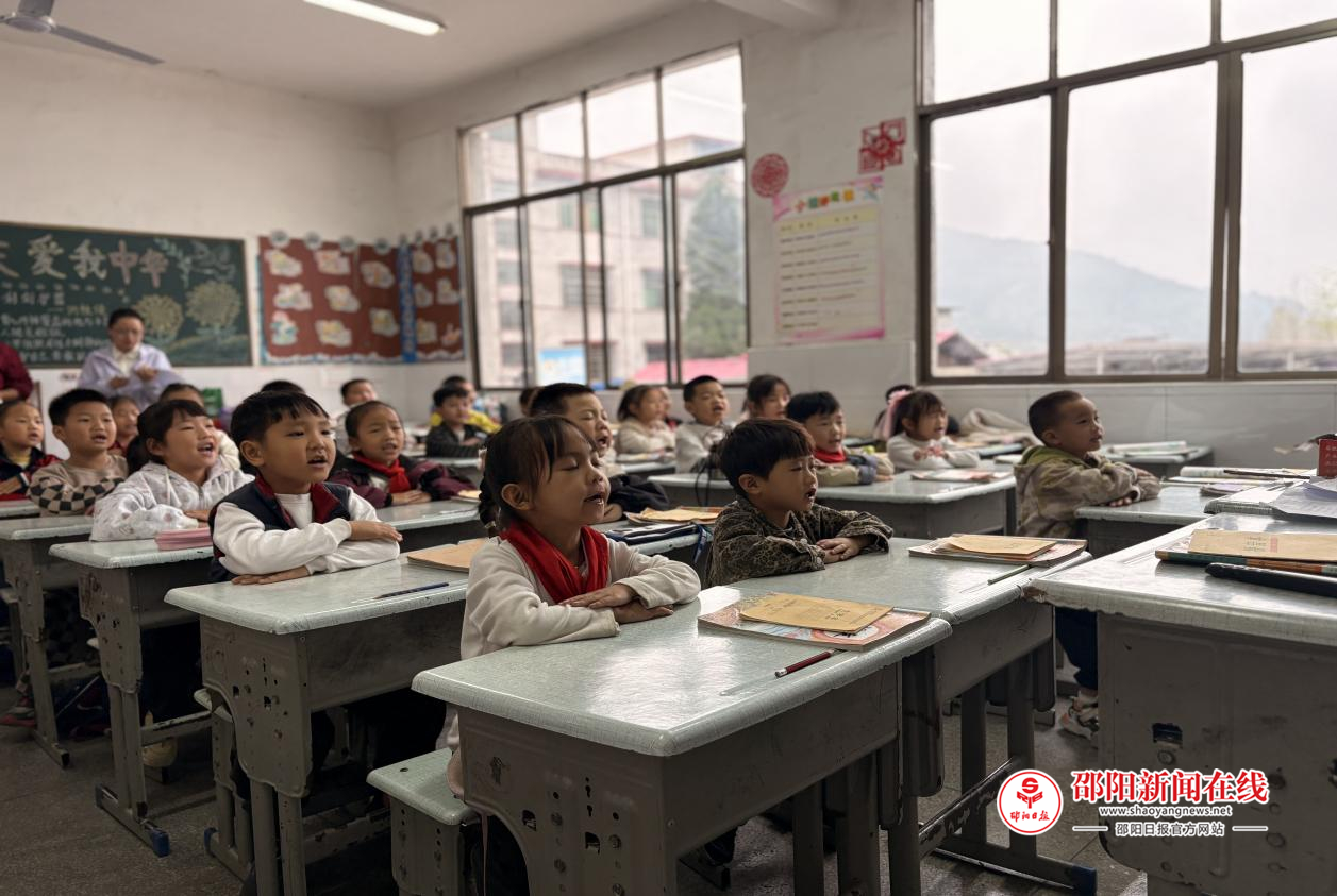 隆回县六都寨镇中心小学开展课堂常规评比活动
