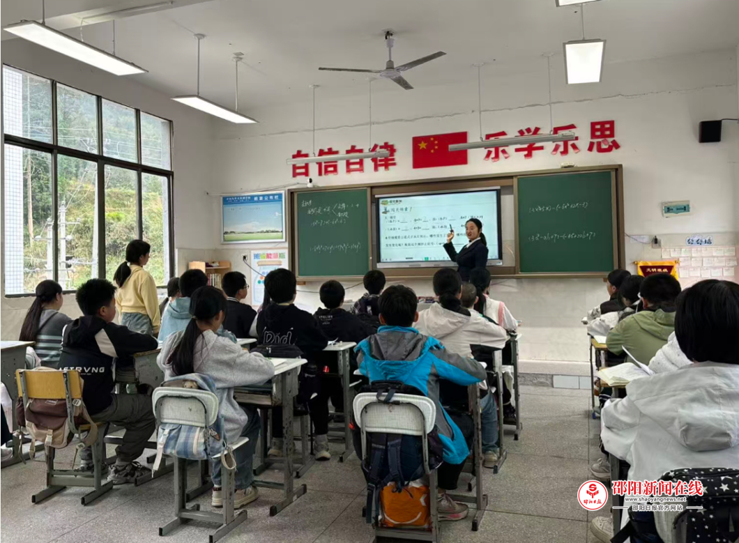 隆回县麻塘山乡青山九年义务制学校开展“送教下乡”教研活动
