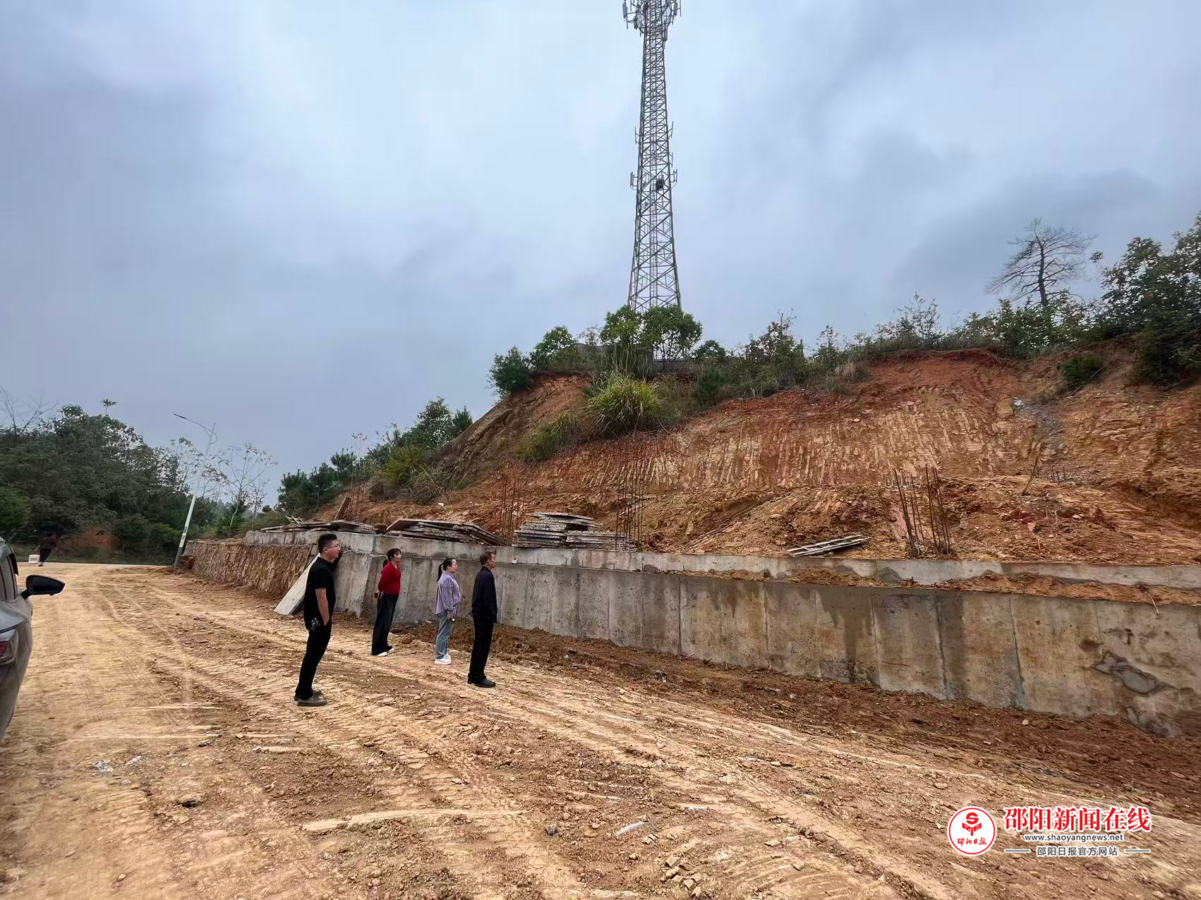 邵东市简家陇镇：全力整治边坡滑坡隐患守护校园安全稳定