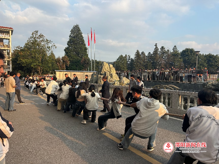 隆回六中成功举办首届“大力神杯”拔河比赛：五育并举促成长，决胜高三谱新篇