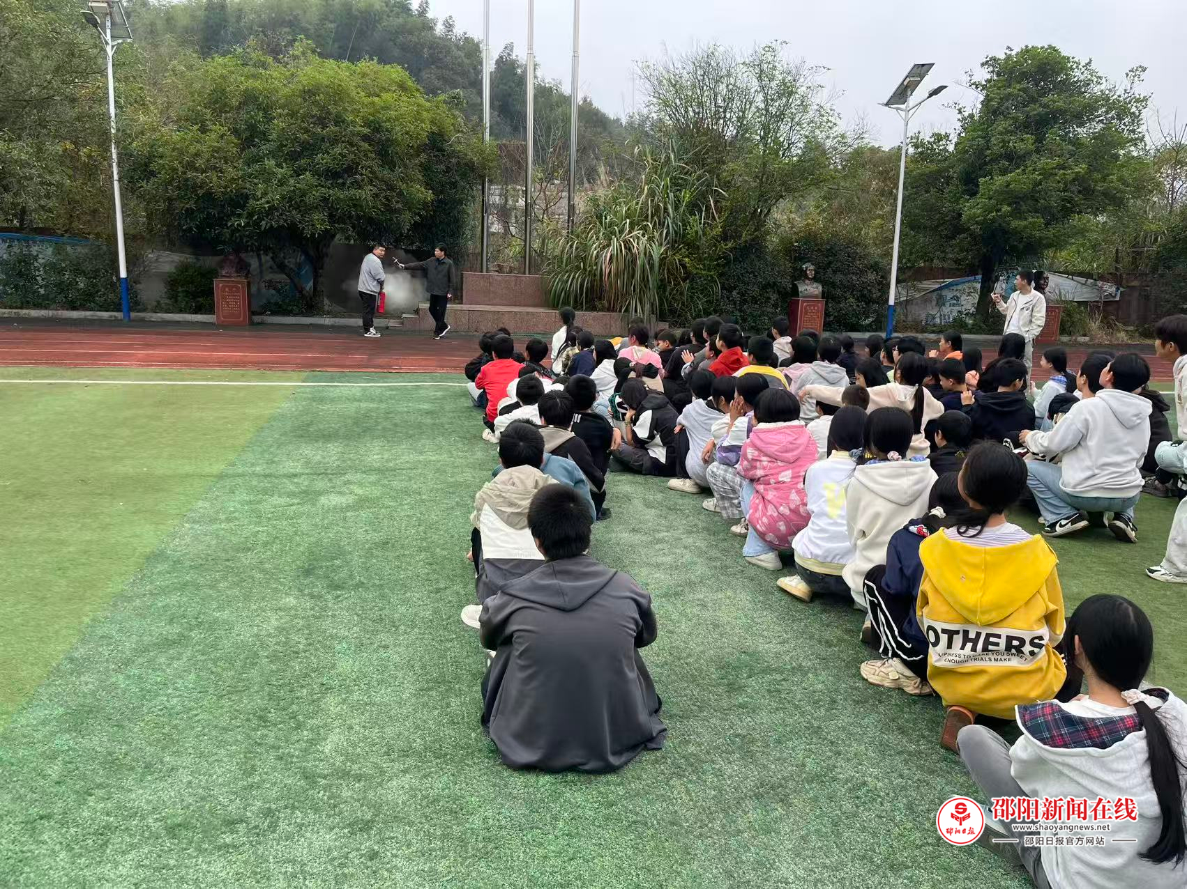 邵东市灵官殿镇茶子山中学开展消防应急疏散演练
